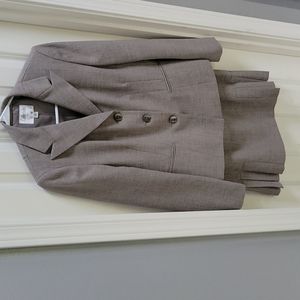 Like-new Size 8 Collections for Le Suit Linen Blend Gray Pleated Skirt Suit Set